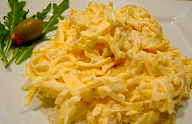 Святковий салат з ананасами і крабовими паличками – смачний і простий покроковий рецепт з фото