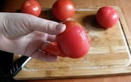 Помідори очищені або як зняти шкірку з помідора легко і просто, відео