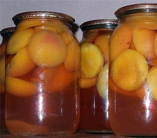 Натуральні консервовані персики половинками без цукру – рецепт смачної домашньої заготовки на зиму.