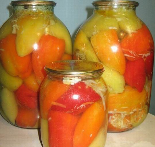 Солодкий маринований перець фарширований капустою і морквою – рецепт заготовки з перцю болгарського на зиму.