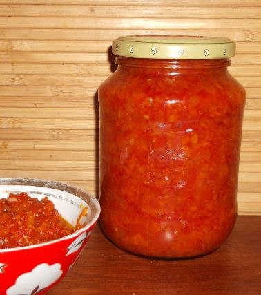 Домашня ікра з помідорів і цибулі – рецепт як приготувати ікру з томатів на зиму.