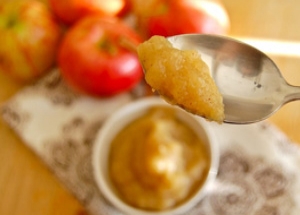 Кисло-солодкий яблучний соус до м’яса – домашній рецепт як приготувати соус з яблук на зиму.