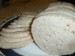 Натуральна молочна варена ковбаса з курки – рецепт і приготування фаршированої вареної ковбаси в домашніх умовах.