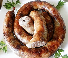 Українська домашня ковбаса – рецепт як приготувати українську ковбасу в домашніх умовах.