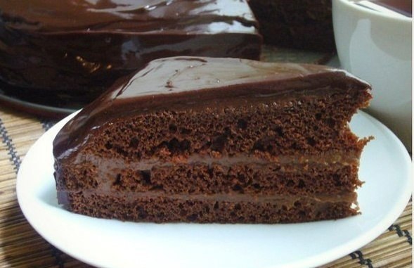 Самий шоколадний торт – бісквіт на згущонці з заварним шоколадним кремом та глазур’ю