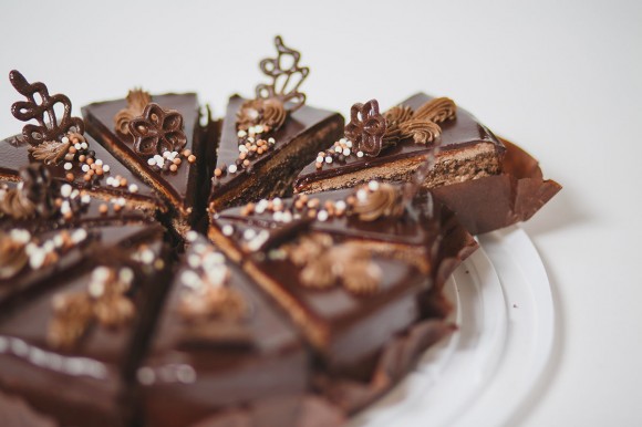 Шоколадний торт Прага з згущонкою – простий рецепт приготування в домашніх умовах