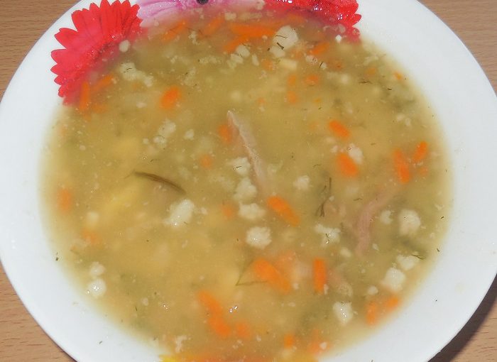 Смачний гороховий суп з копченостями і м’ясом