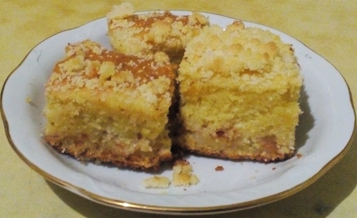 Смачний рецепт яблучного пирога на сметані, спеченого в духовці