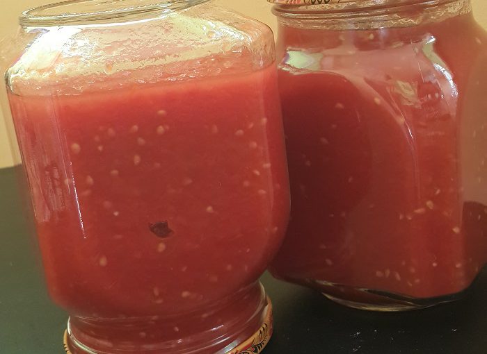 Домашній томатний сік з м’якоттю – консервування на зиму без солі і цукру