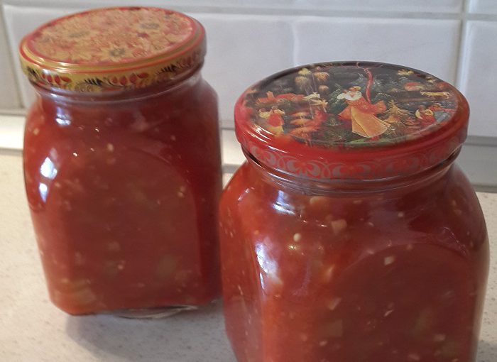 Баклажани з перцем в томаті на зиму – смачний салат з баклажанів