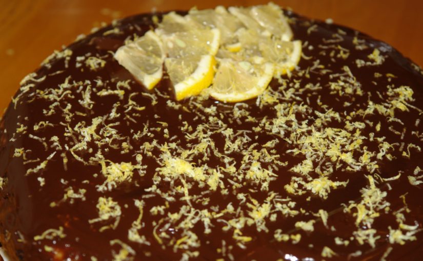 Простий шоколадний бісквітний торт з желейним сметанним кремом