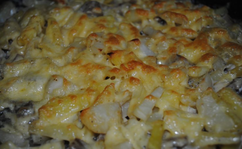 Смачна картопля з грибами та сиром, запечена в духовці