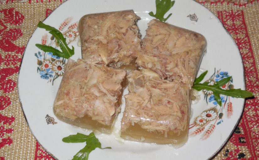 Холодець без желатину, з домашньої курки і свинини в мультиварці-скороварці