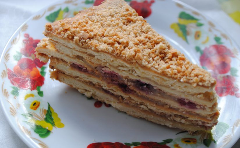 Сирний Наполеон з заварним кремом на крохмалі – смачний домашній торт з сирними коржами