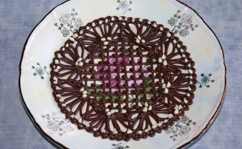 Шоколадний декор для тортів та десертів своїми руками – детальний мастер-клас