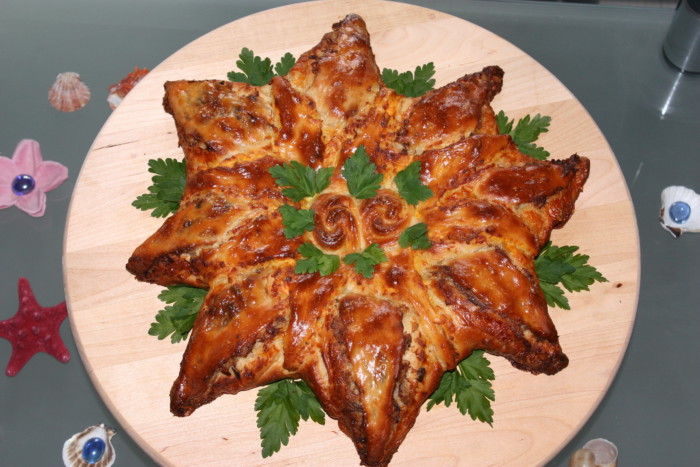 Рибний пиріг з дріжджового листкового тіста