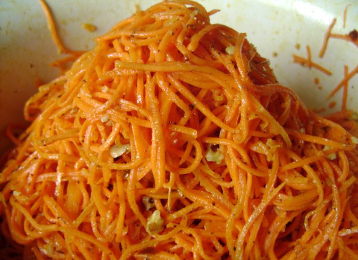 Морква корейська з волоськими горіхами