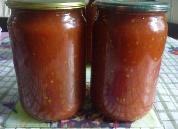 Домашній томатний соус з яблуками