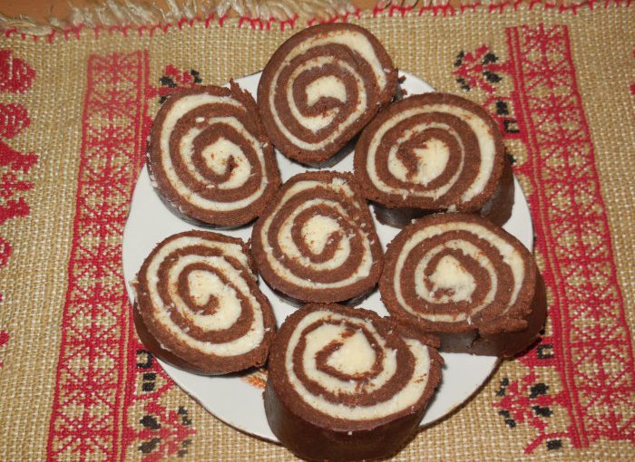 Шоколадний рулет Баунті без випічки з кокосовою начинкою