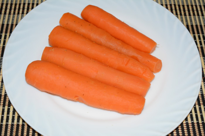 Як варити моркву для вінегрету або салату олів'є в каструлі