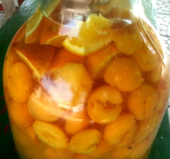 Смачний компот з абрикосів і апельсинів на зиму або компот Фанта