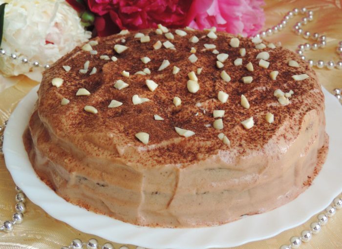Бісквітний шоколадно-кавовий торт з арахісовим кремом