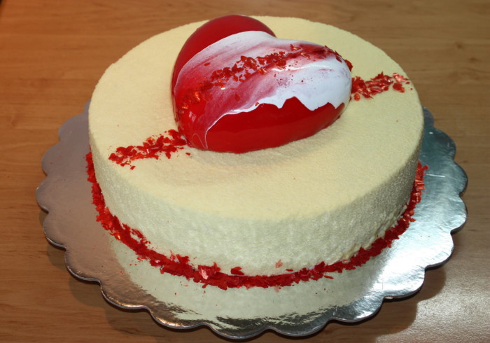 Вишневий торт з маскарпоне – дворівневий муссовий торт на день Закоханих чи на день народження