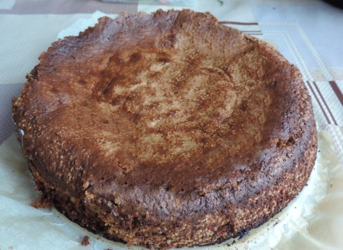 Горіховий бісквіт без борошна і крохмалю – бісквітний м’який грильяж для торта