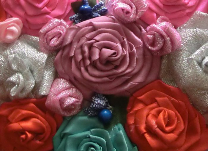 Кручені трояндочки з атласних стрічок – майстер-клас для початківців
