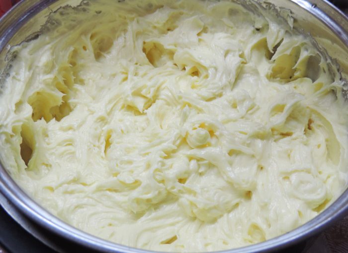 Заварний крем на жовтках – найкращий рецепт крема для Наполеона