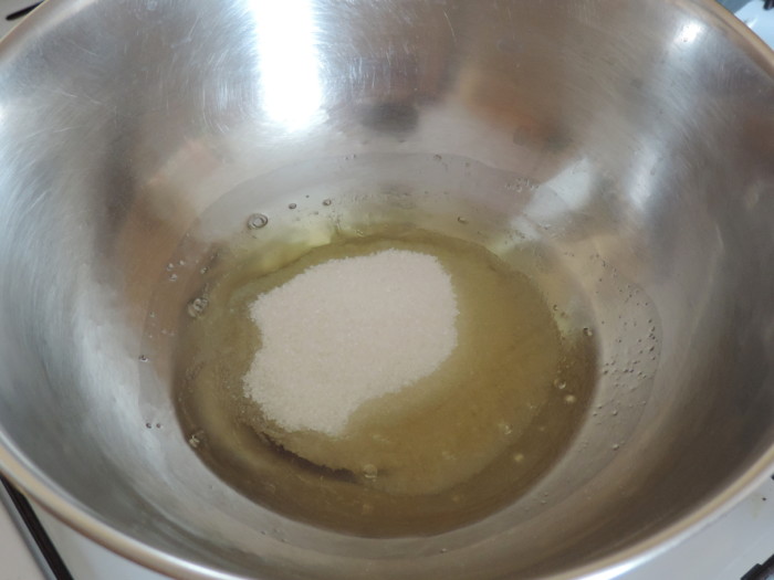 Масляний білково-заварний крем для оформлення торта