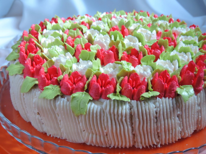 Как украсить торт насадками тюльпан
