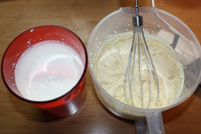 Вершково-карамельний крем з маскарпоне для торта Молочна Дівчинка