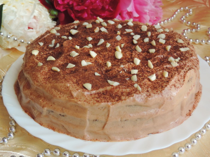 Бісквітний шоколадно-кавовий торт з арахісовим кремом