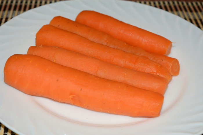 Як варити моркву для вінегрету або салату олів'є в каструлі