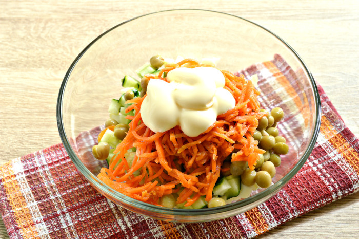 Олів'є з корейською морквою і свіжим огірком - оригінальний і смачний салат