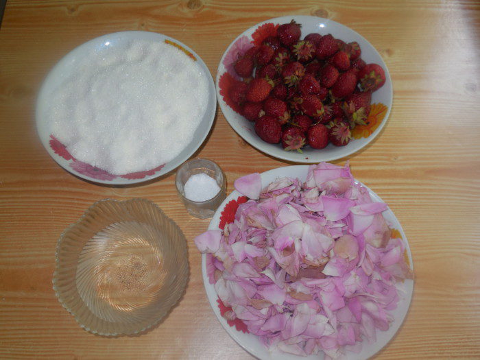 Варення з чайної троянди і полуниці - ароматна та смачна заготовка на зиму