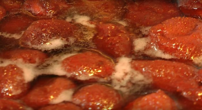 Густе полуничне варення з цілими ягодами - рецепт з відео