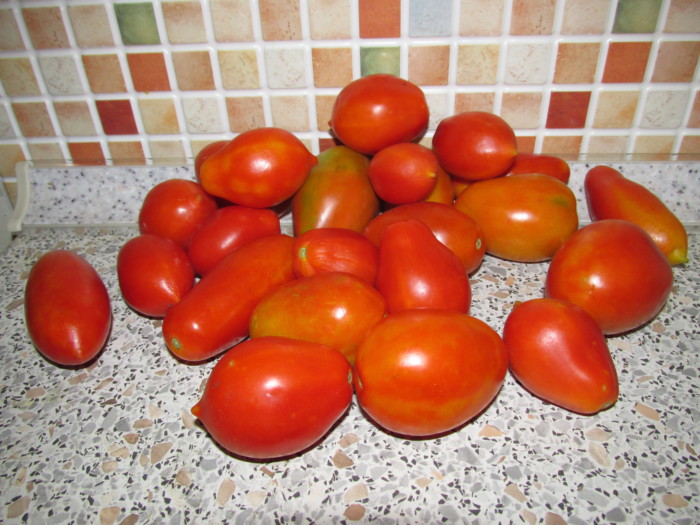 Гострий томатний соус з гострого перцю та помідорів