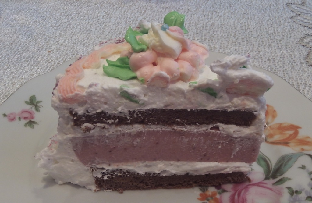 Ванільний торт з шоколадним бісквітом і вершковим кремом-маскарпоне