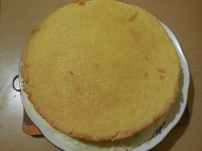 Торт «Пташине молоко» з лимонно-манним кремом.