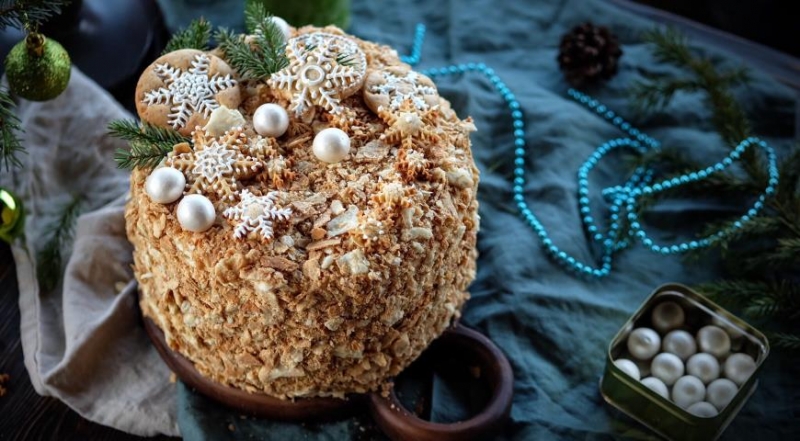 Торт Наполеон новорічний – класичний десерт та закусочний варіант