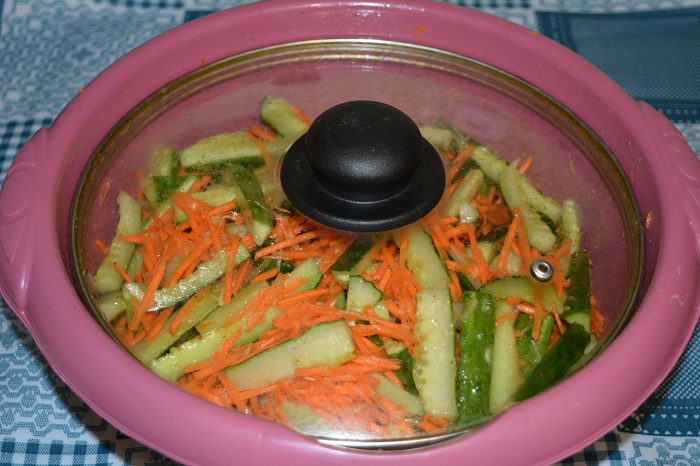 Огірки по-корейськи з морквою і часником на зиму