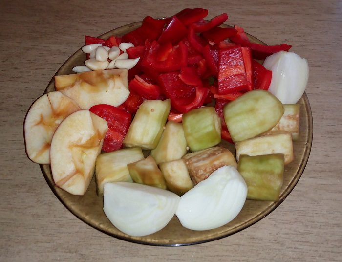 Салат десятка з баклажан з яблуками