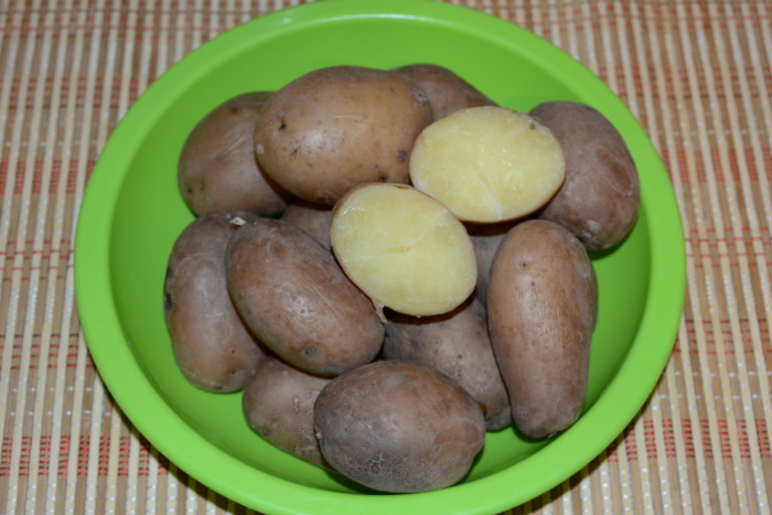 Варена картопля в мундирі