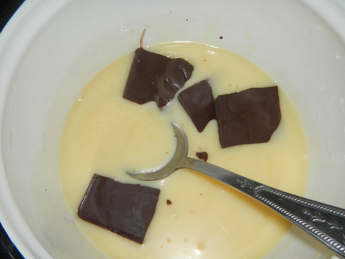 Крем зі згущеним молоком для торта Вишня в шоколаді