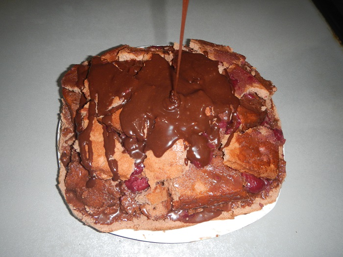 Швидкий домашній торт Вишня в шоколаді
