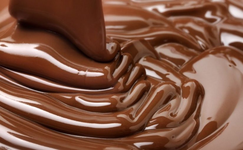 Шоколадна глазур з какао, молока і масла – гладка, тверда, блискуча