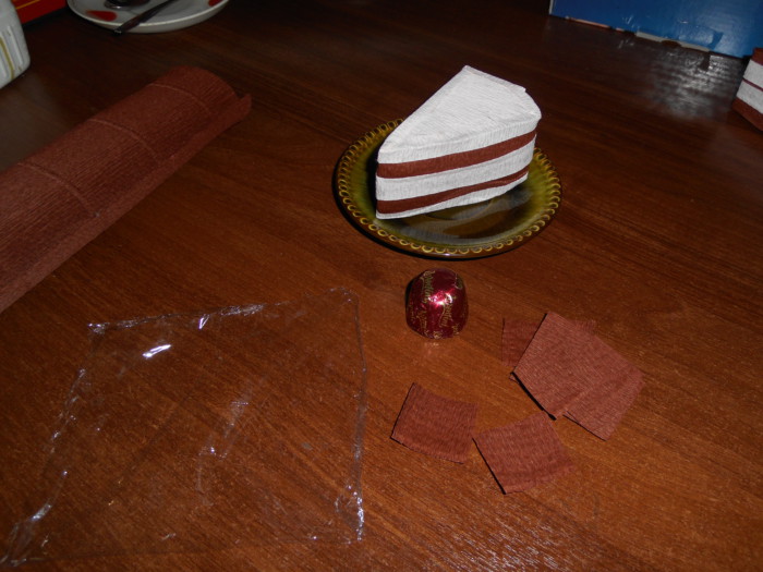 Шматочок торта з паперу - упаковка для цукерок своїми руками