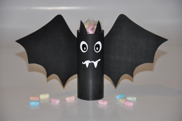 Упаковка цукерок на Хеллоуїн - Летюча миша з паперу та картону